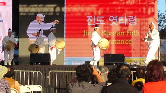 0926 -2013 미국 LA 한인축제 40주년 기념 북놀이 공연.jpg